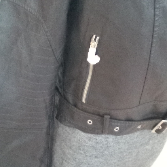 Ladies Black Leather Jacket - Picture 3 of 8